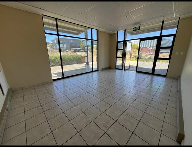 710M² WAREHOUSE TO LET IN LASER PARK